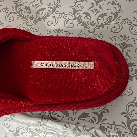 Victoria’s Secret, red Pom Pom sleepers - Picture 2 of 11